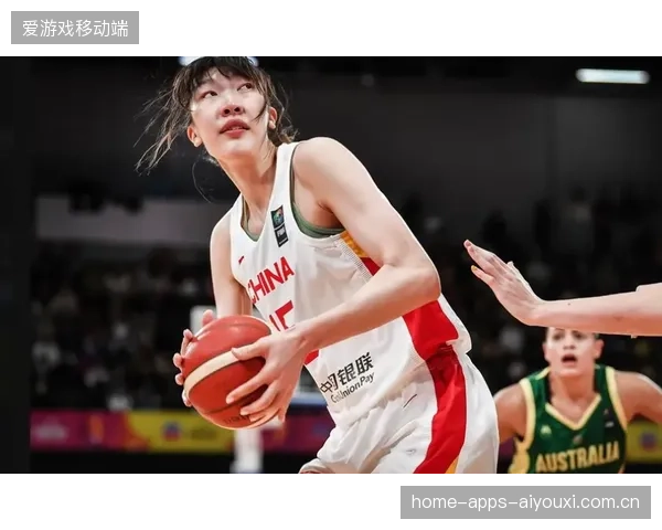 单场35+10！17岁女篮新星亮相，1米78新星复刻李梦打法，她的未来将改写球队历史